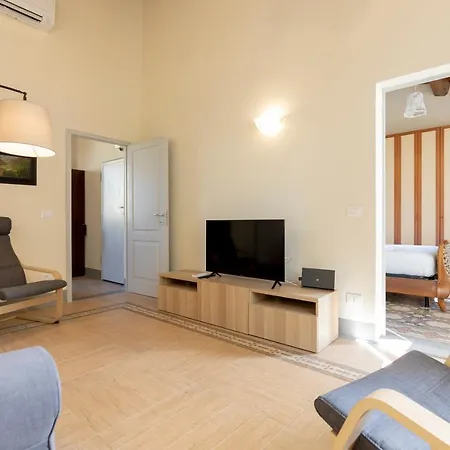 Fossi Elegant Apartment *